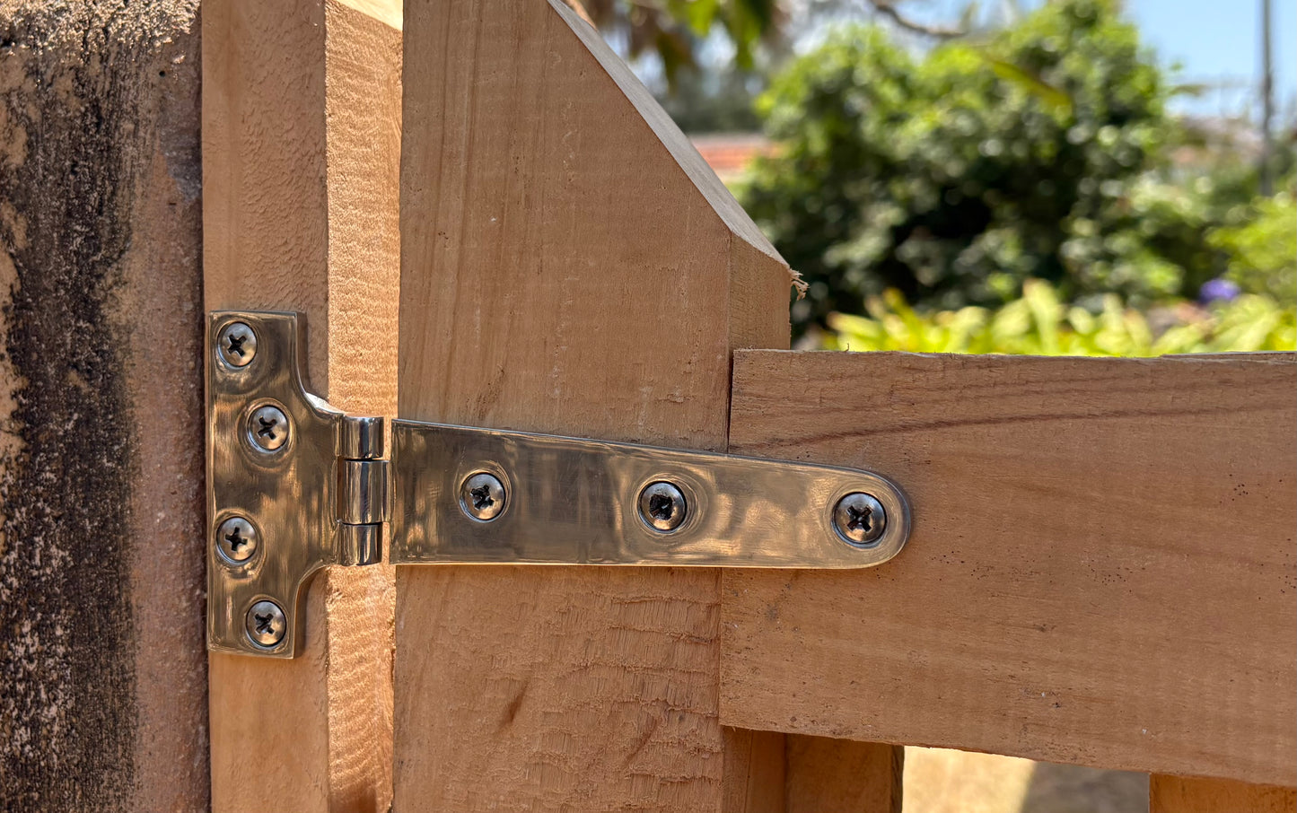 Strap Tee Hinge